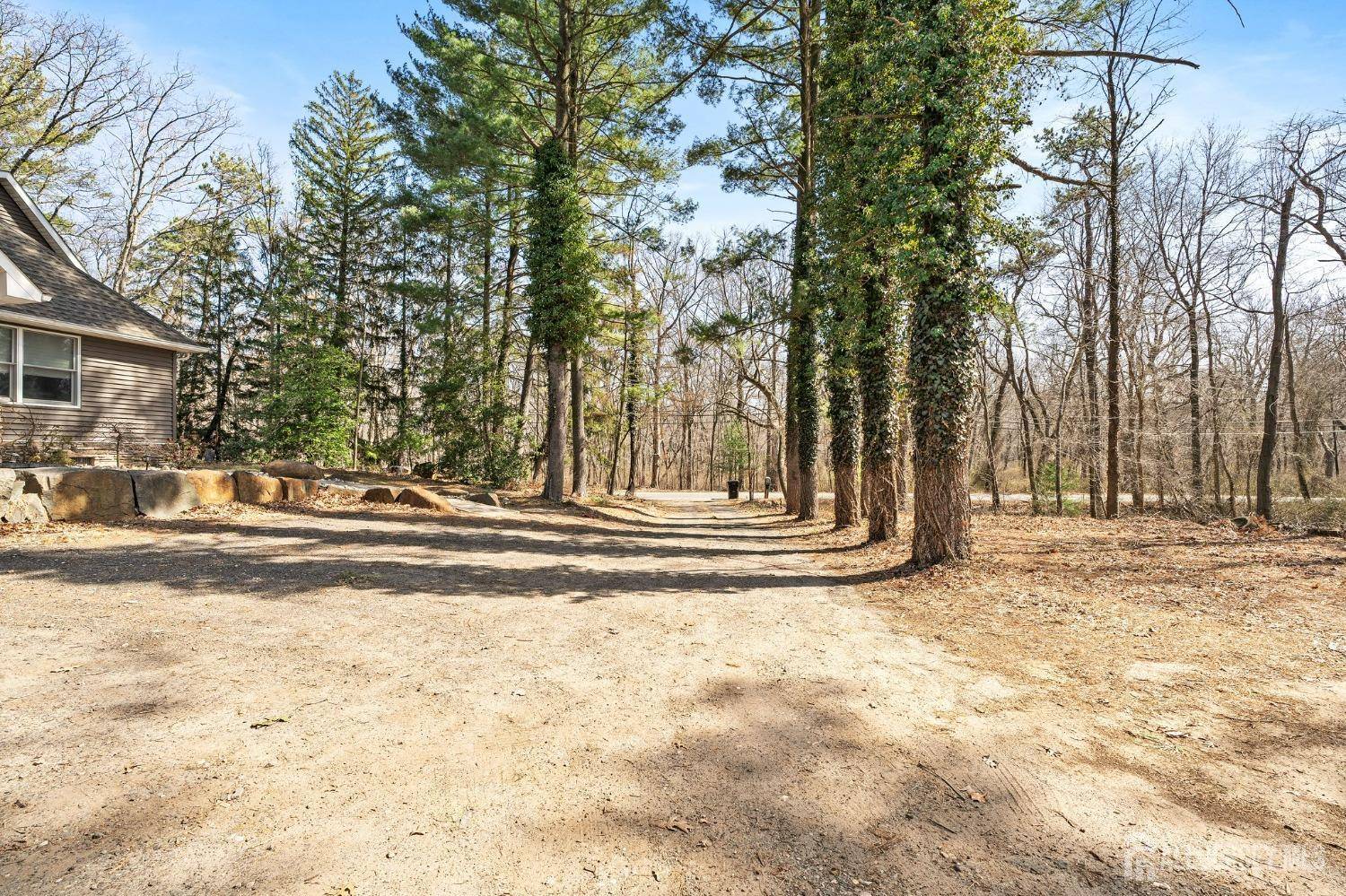 East Brunswick, NJ 08816,163 Dutch RD