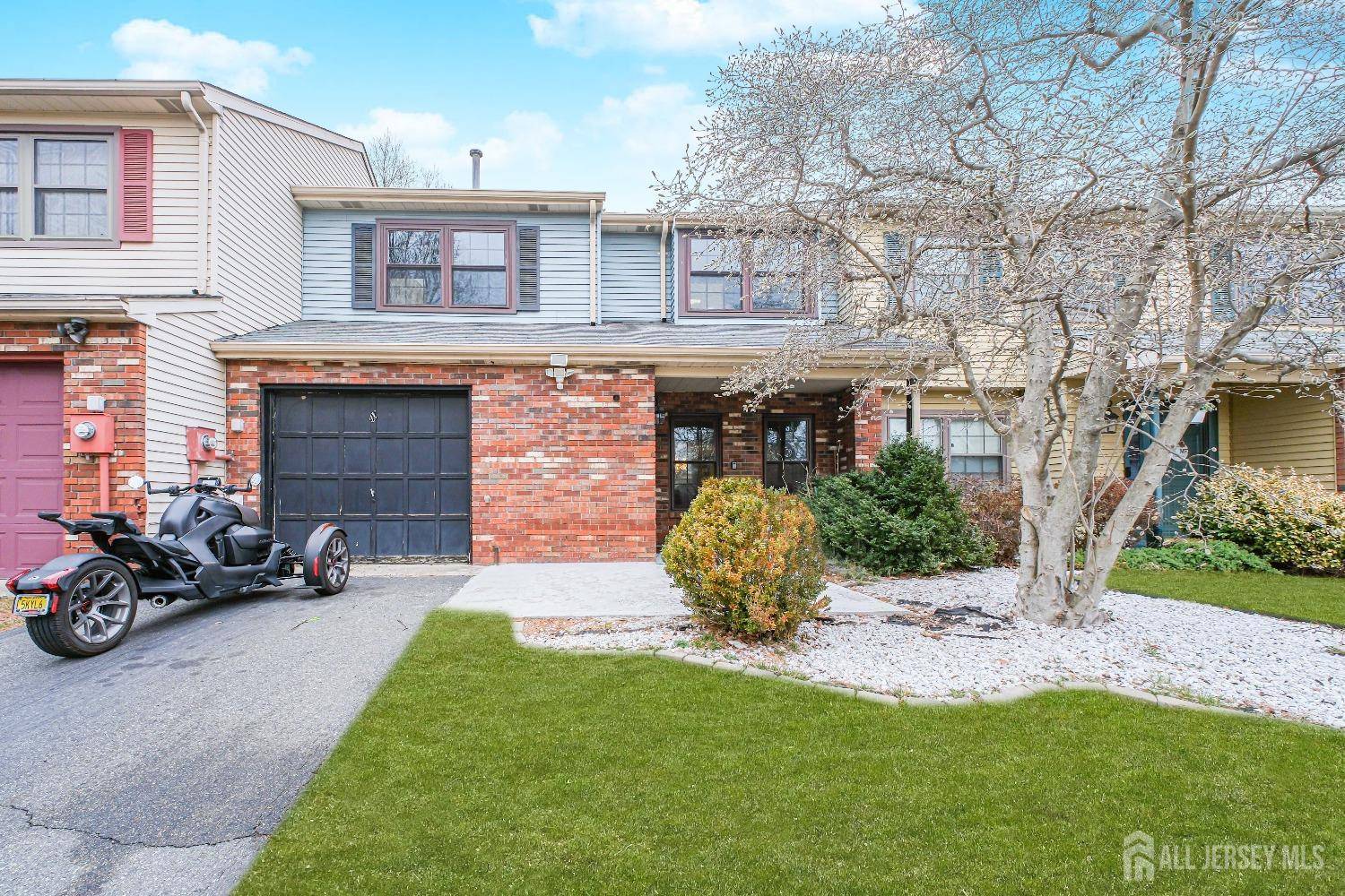 East Brunswick, NJ 08816,4 Stone CT