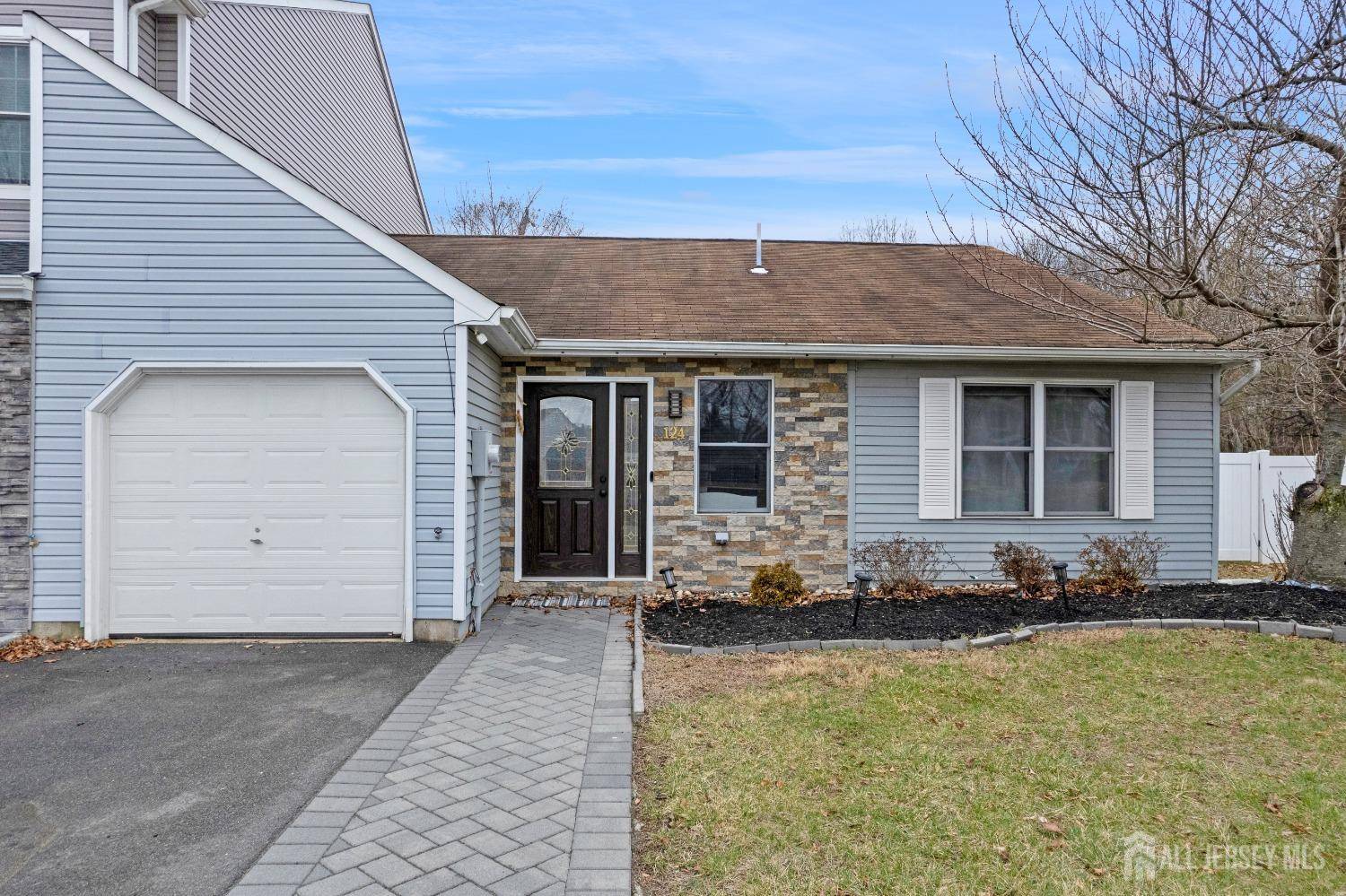 Edison, NJ 08820,124 Woodbury RD