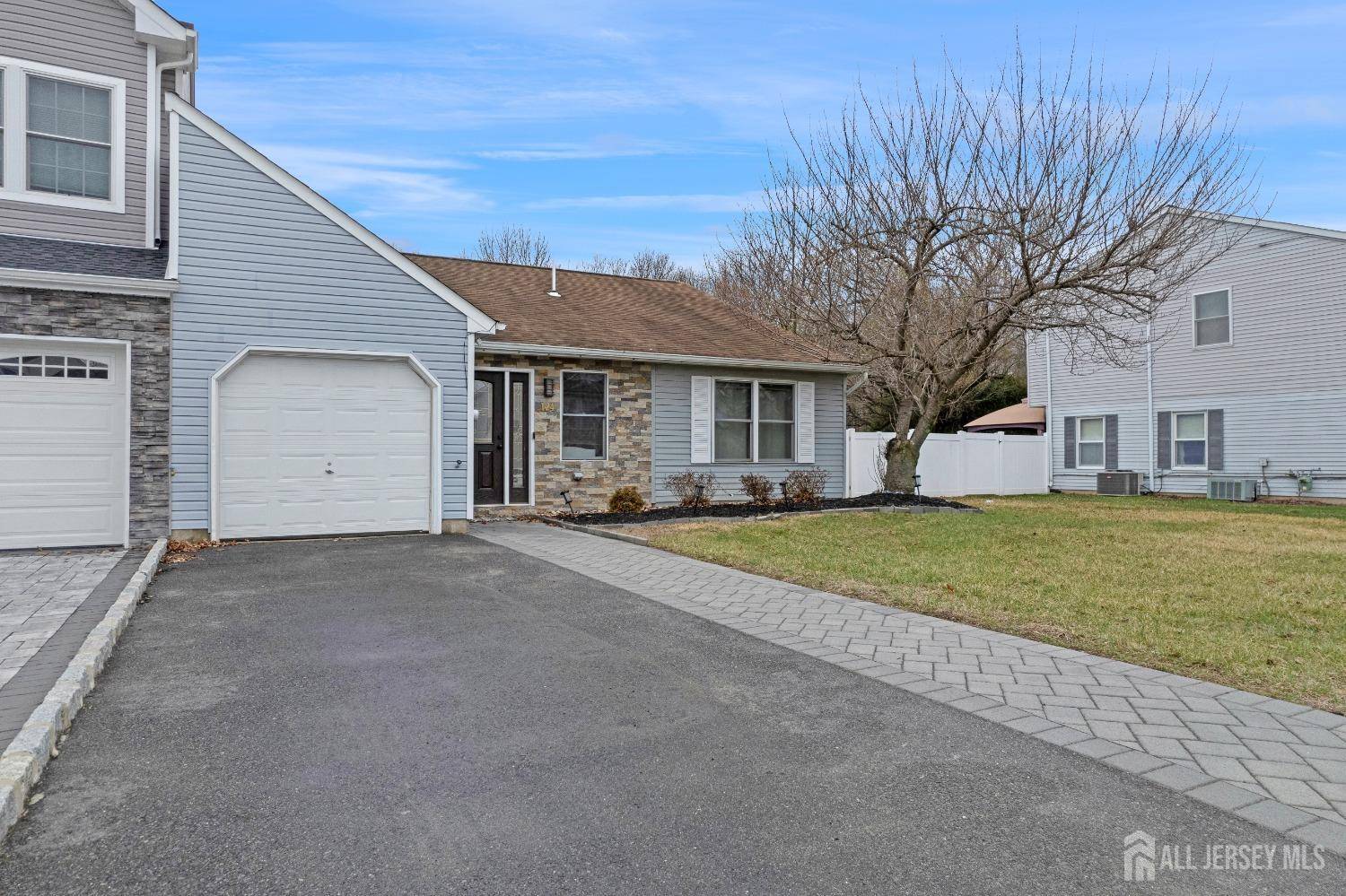 Edison, NJ 08820,124 Woodbury RD
