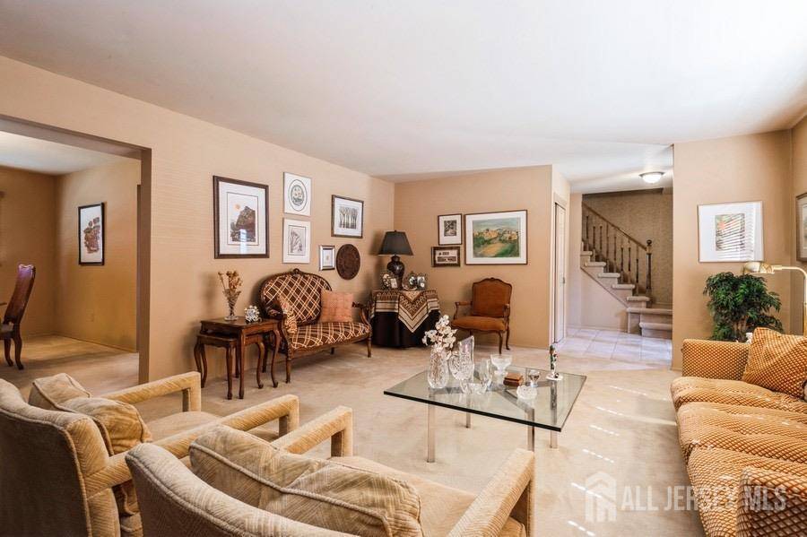 East Brunswick, NJ 08816,51 Helena ST