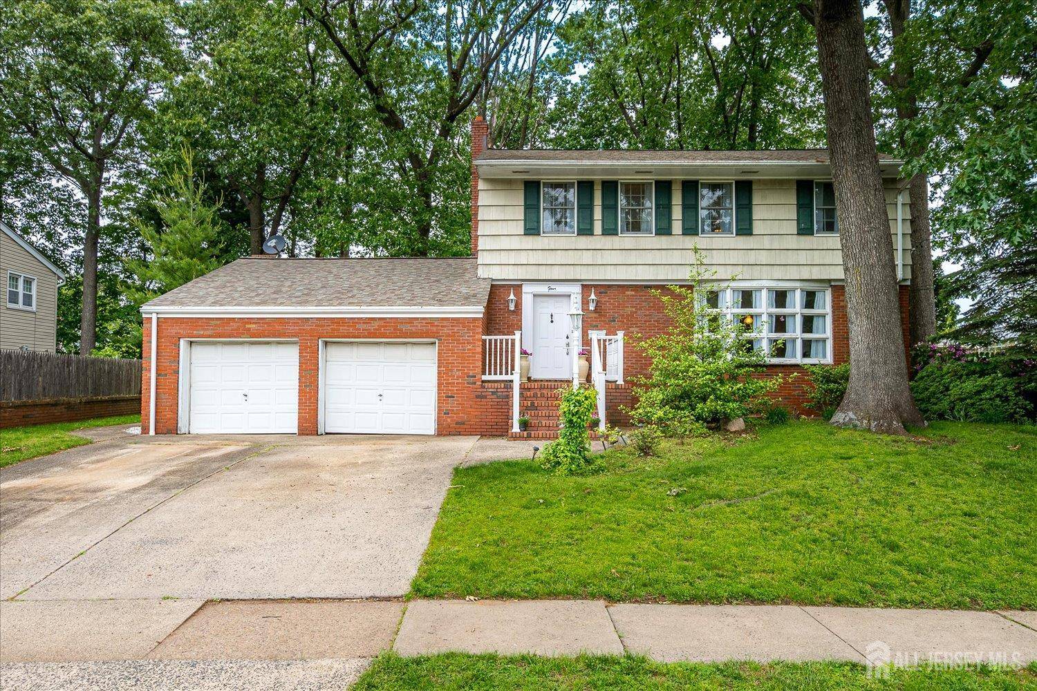 Edison, NJ 08837,4 Bodnarik RD