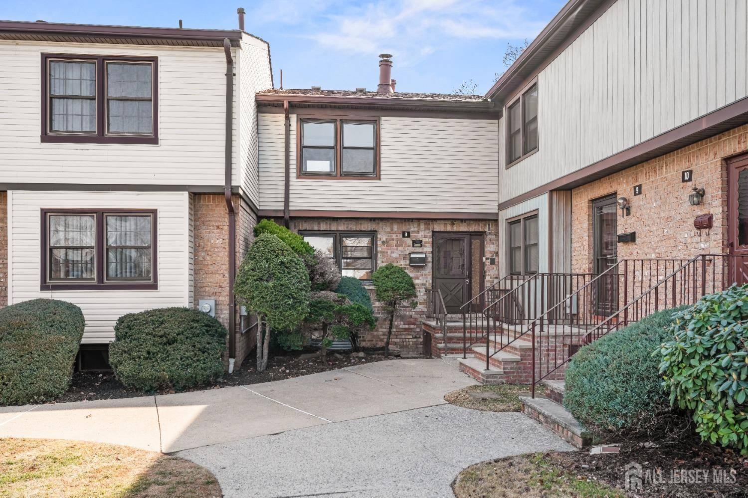 Woodbridge Proper, NJ 07095,8 Highview DR