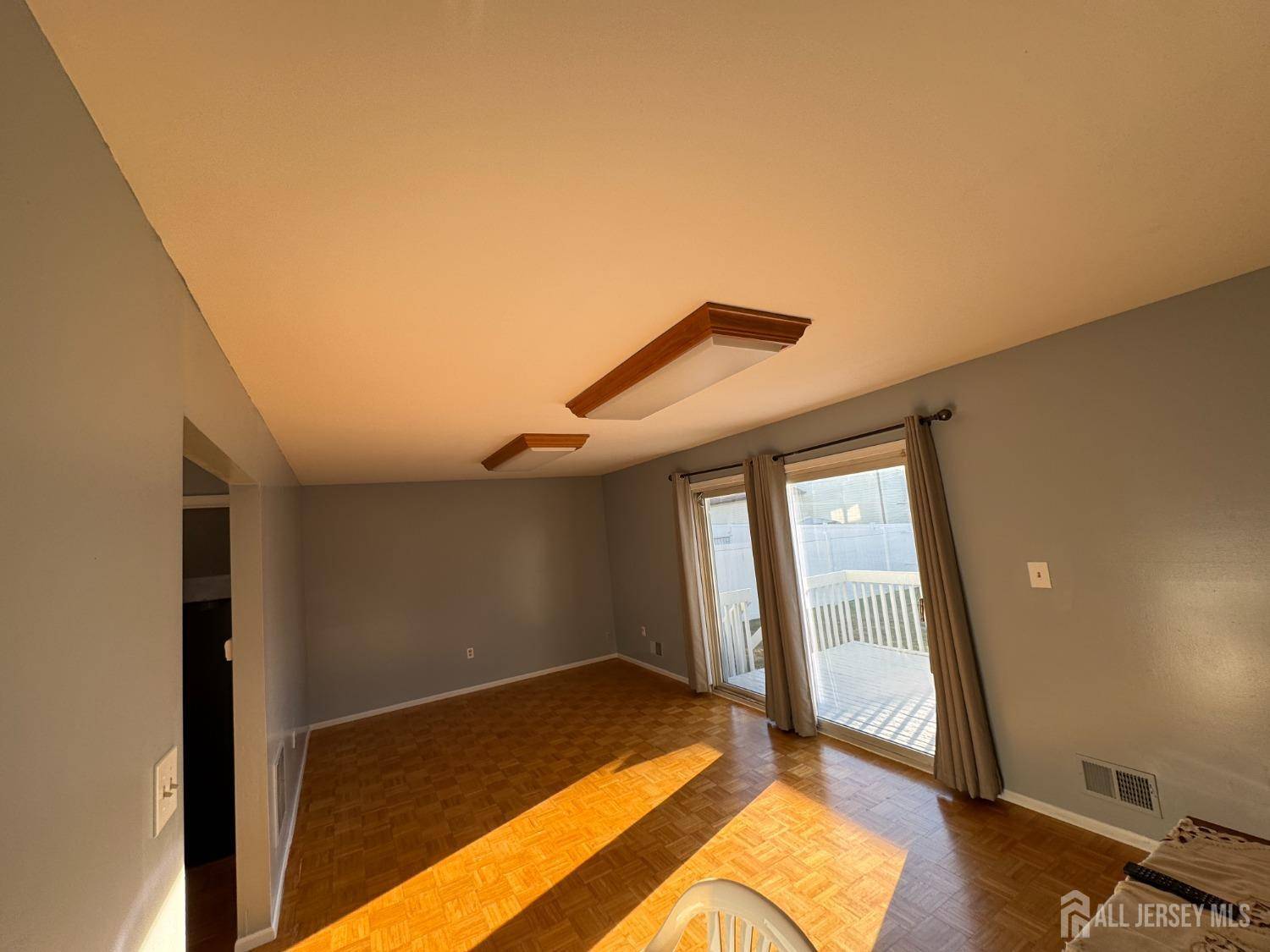 Sayreville, NJ 08859,51 Tanbark DR