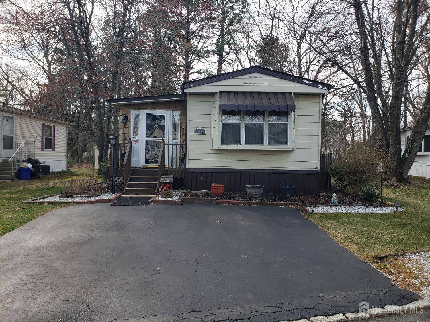 Spotswood, NJ 08884,144 Libby CT