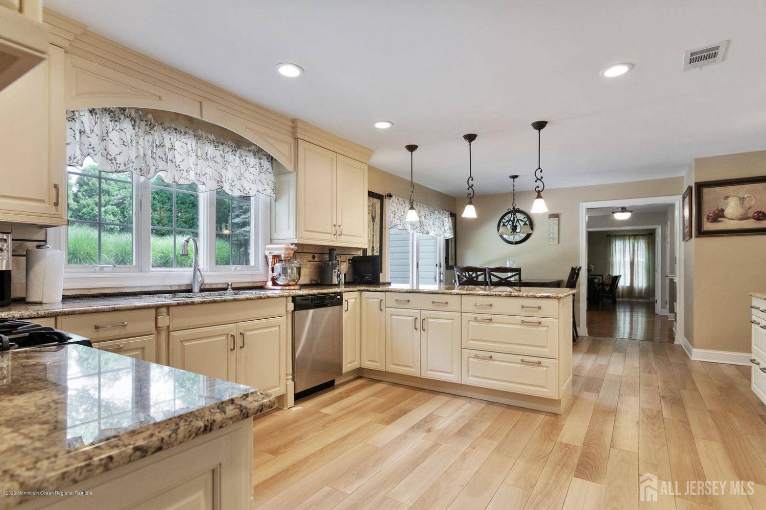 Monroe, NJ 08831,13 Tanglewood PL