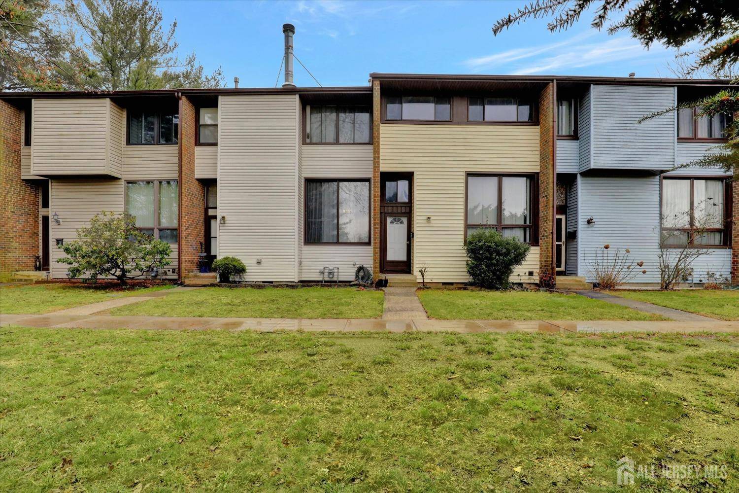 East Windsor, NJ 08520,186 Hamilton PL