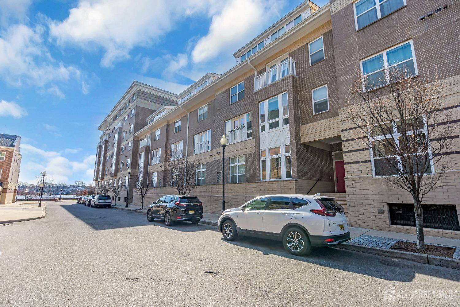 Perth Amboy, NJ 08861,358 Rector ST #218