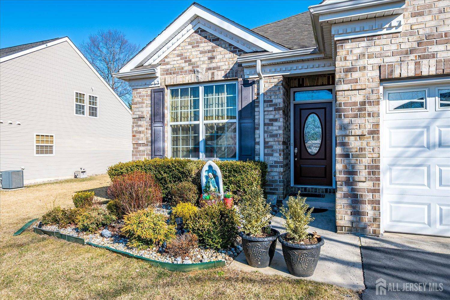Manalapan, NJ 07726,22 Silver Charm RD