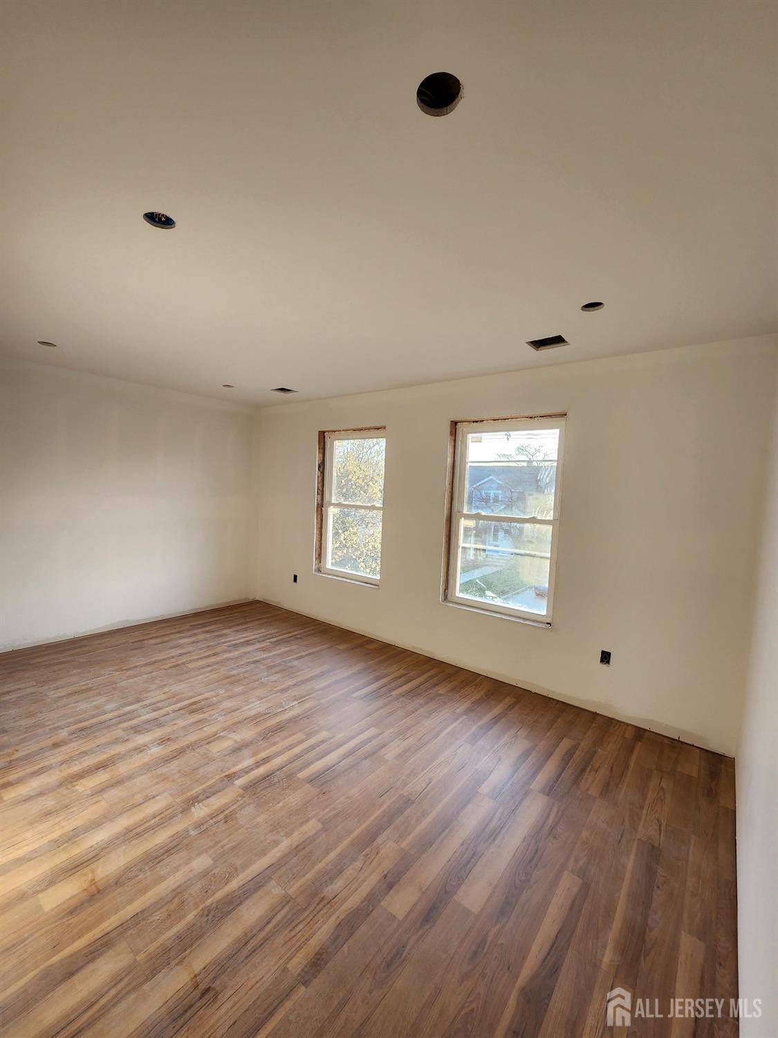 Edison, NJ 08817,10 Myrtle ST