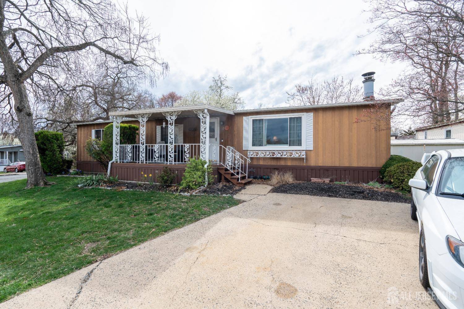 North Brunswick, NJ 08902,15 Dickens RD