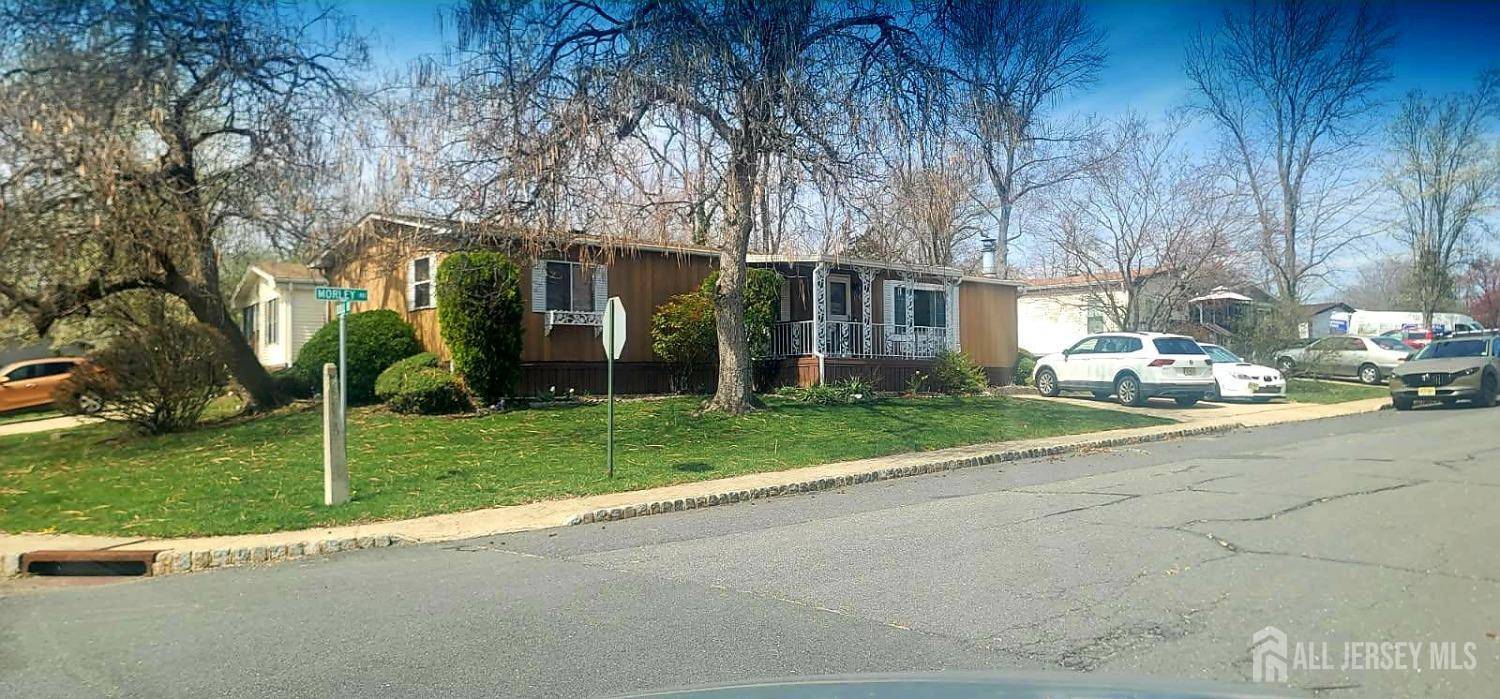 North Brunswick, NJ 08902,15 Dickens RD