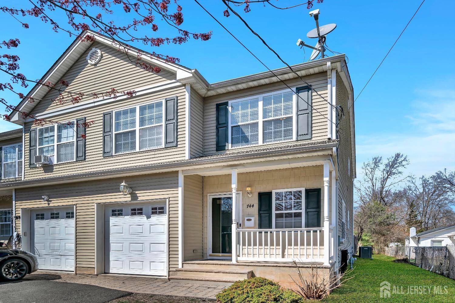 Dunellen, NJ 08812,744 Center ST