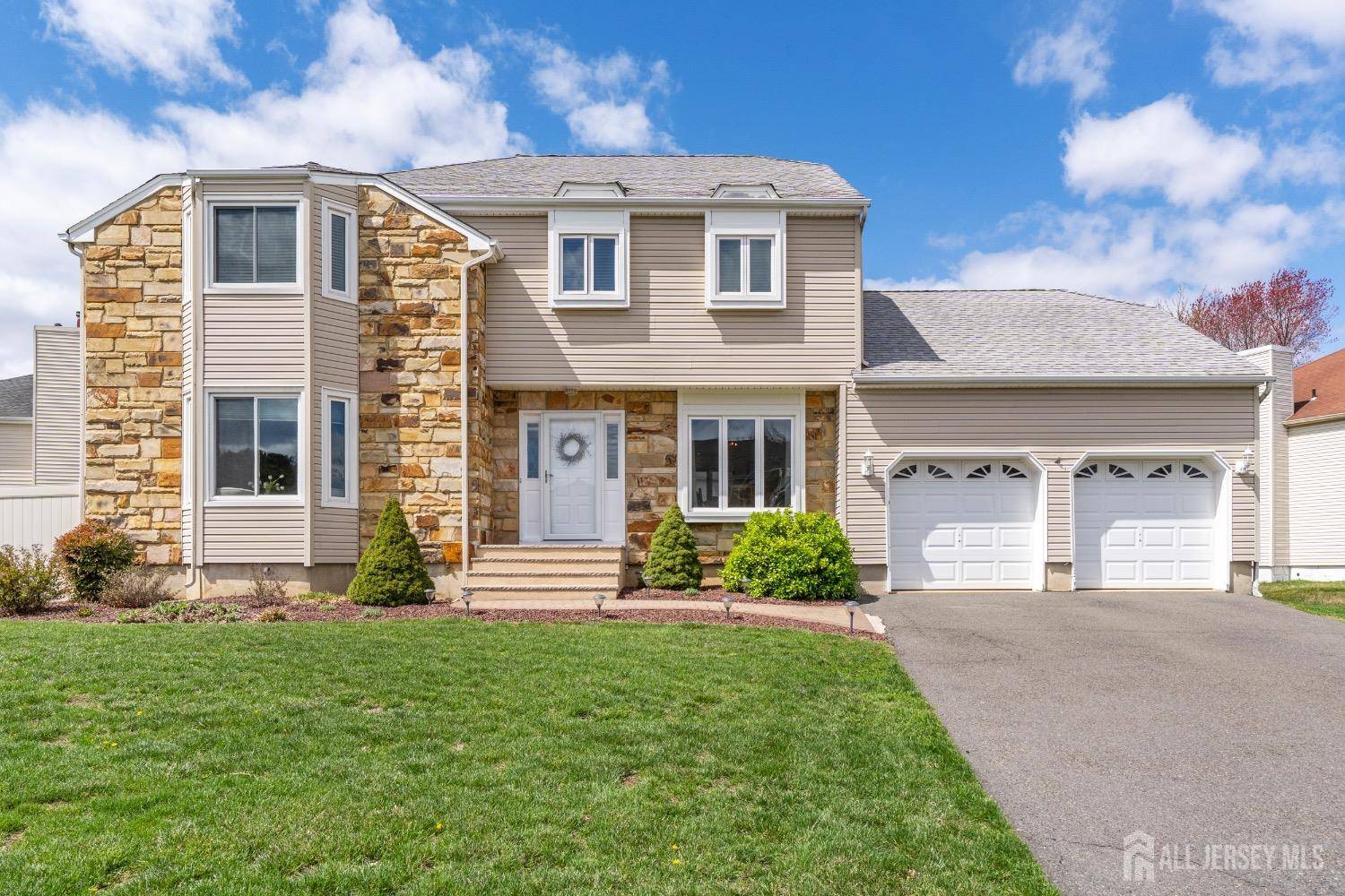 Old Bridge, NJ 08857,31 Mariposa PL