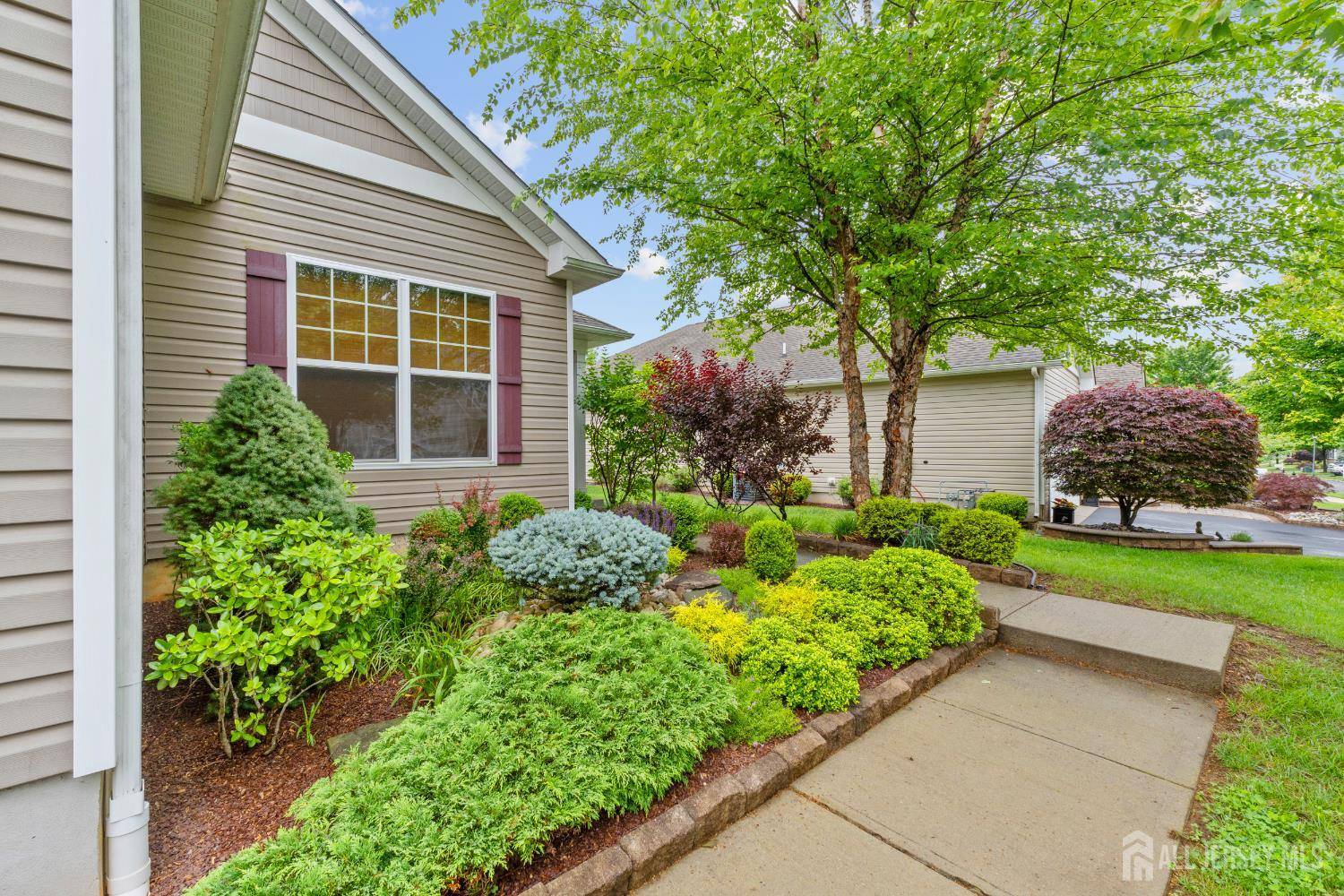 Manalapan, NJ 07726,72 Wintergreen DR