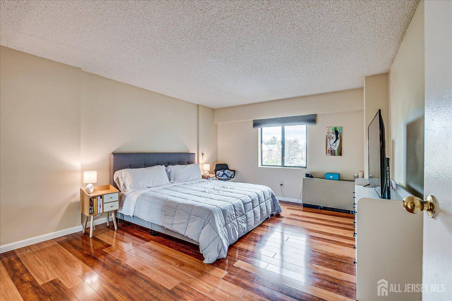 Linden, NJ 07036,10 N Wood AVE #213