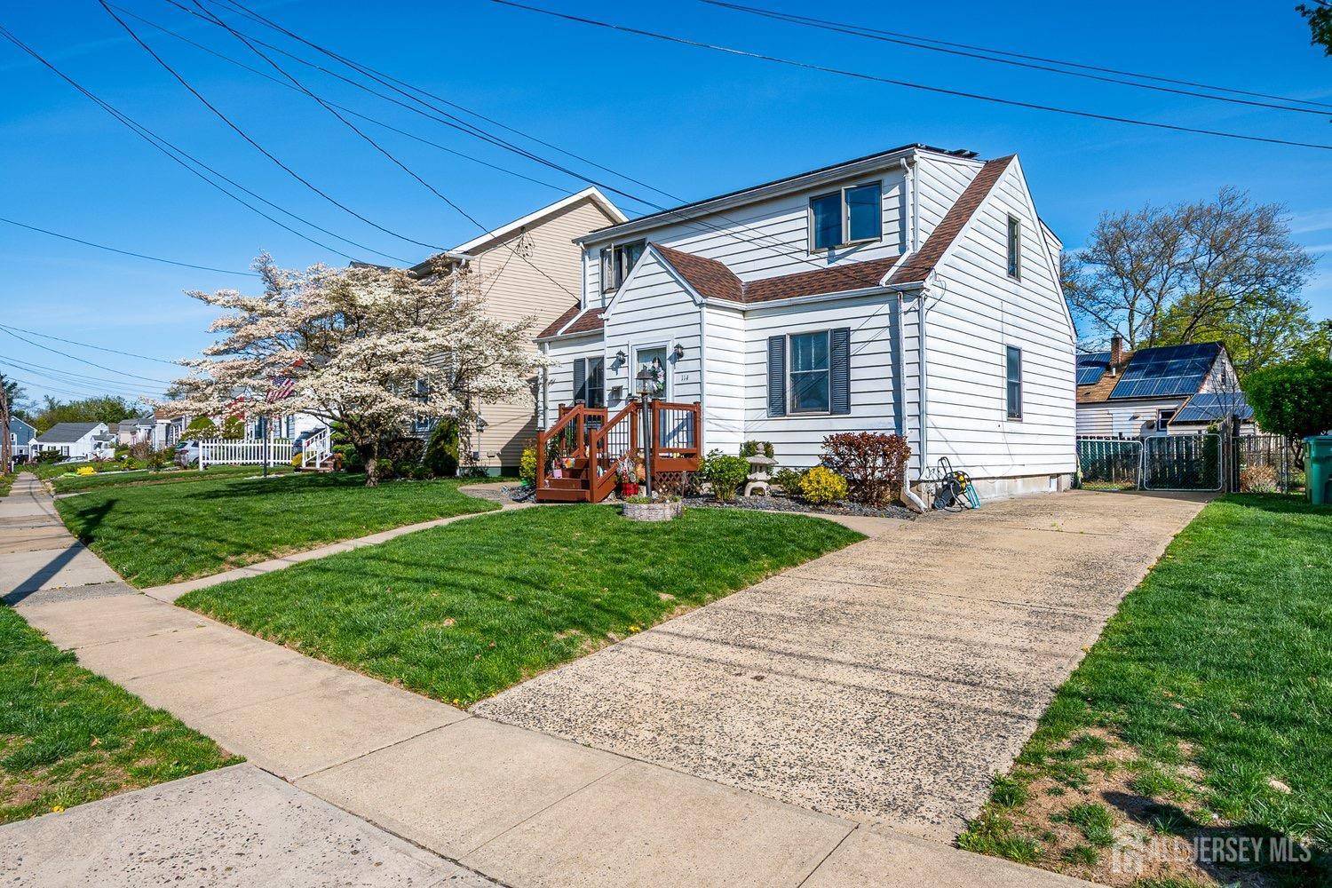 Edison, NJ 08817,114 Garden TER