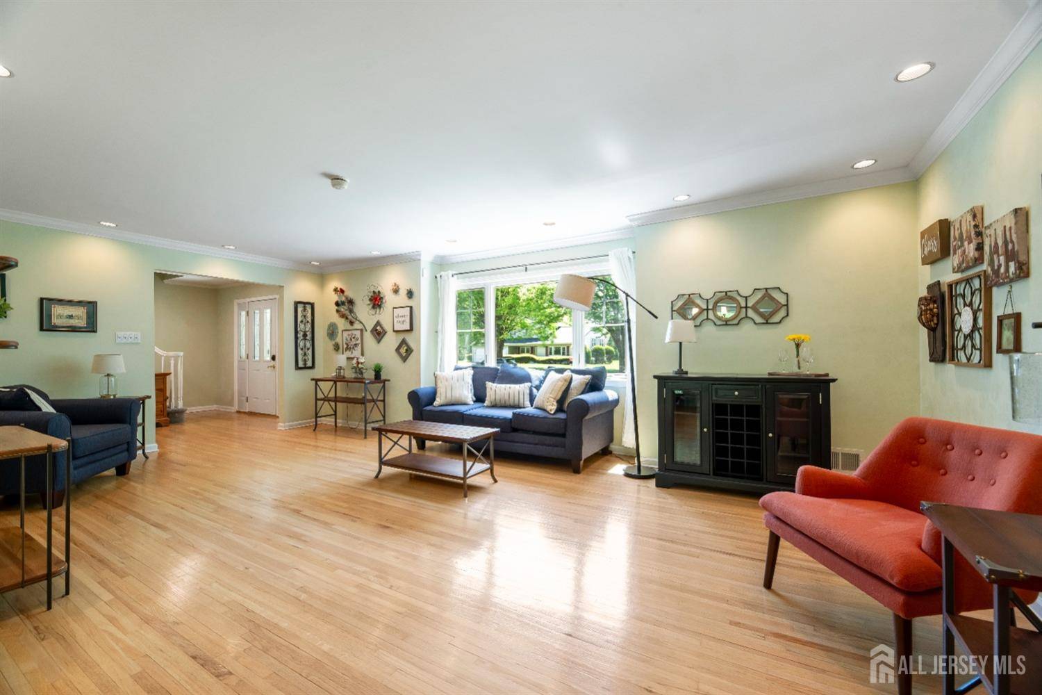 East Brunswick, NJ 08816,14 Appleby LN