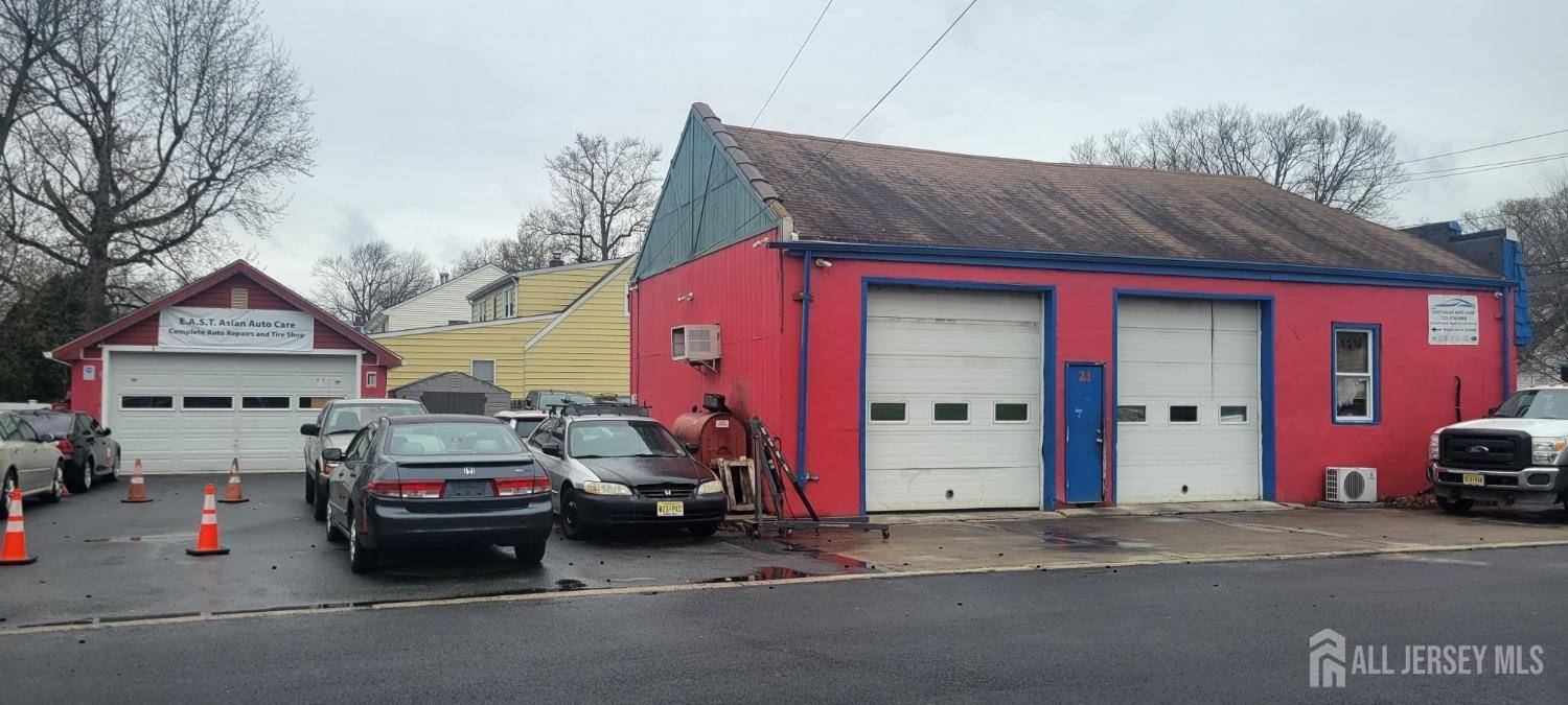 Metuchen, NJ 08840,21 Amboy AVE