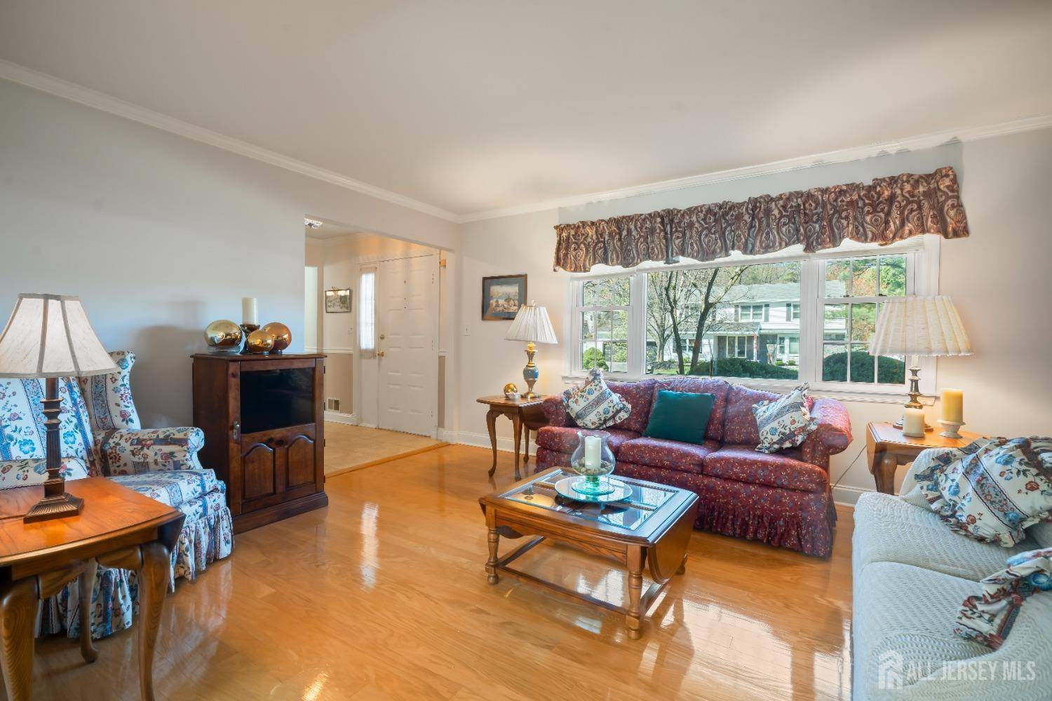 East Brunswick, NJ 08816,7 Deer Run CT