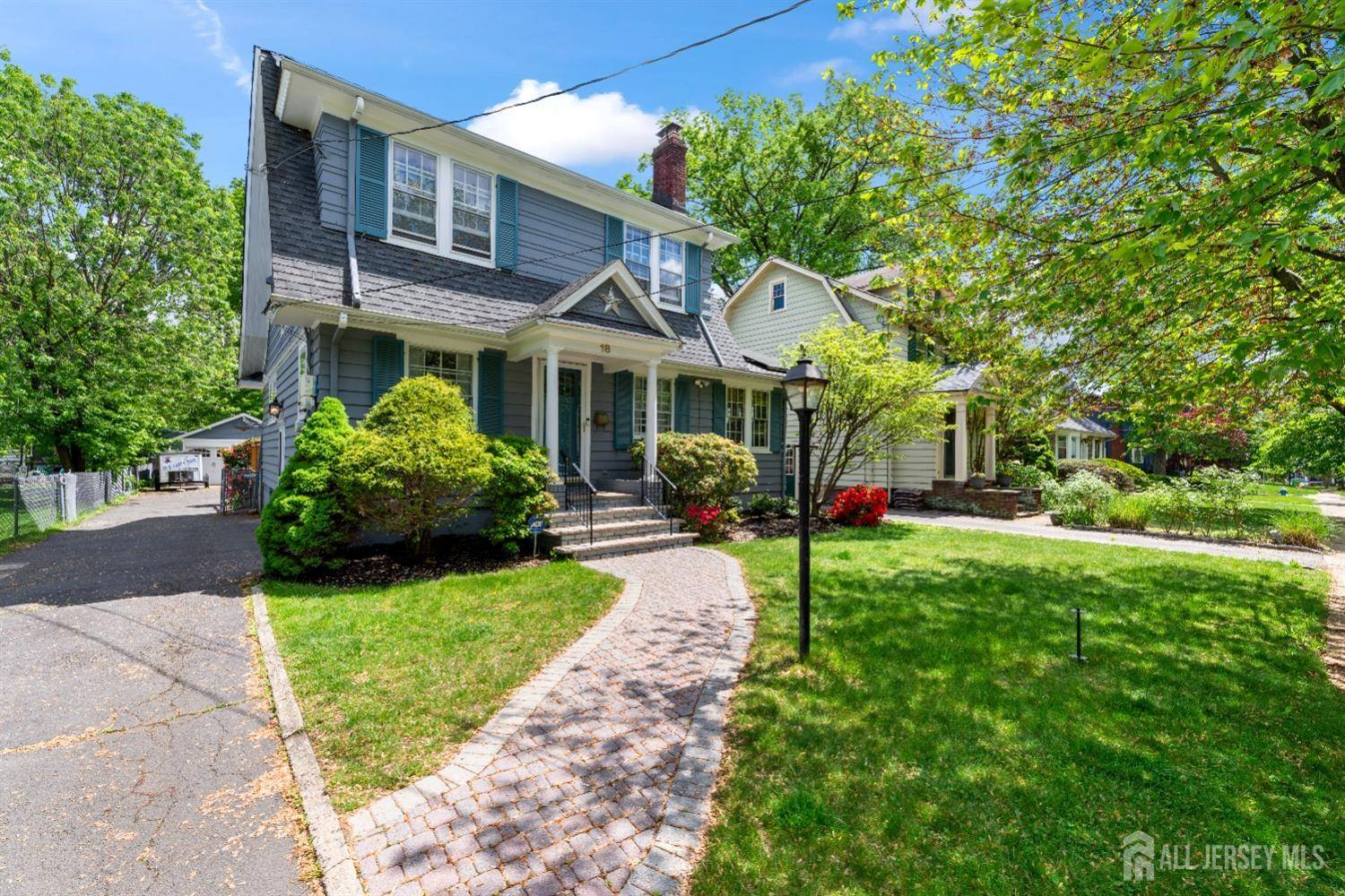 Maplewood, NJ 07040,18 Warren RD