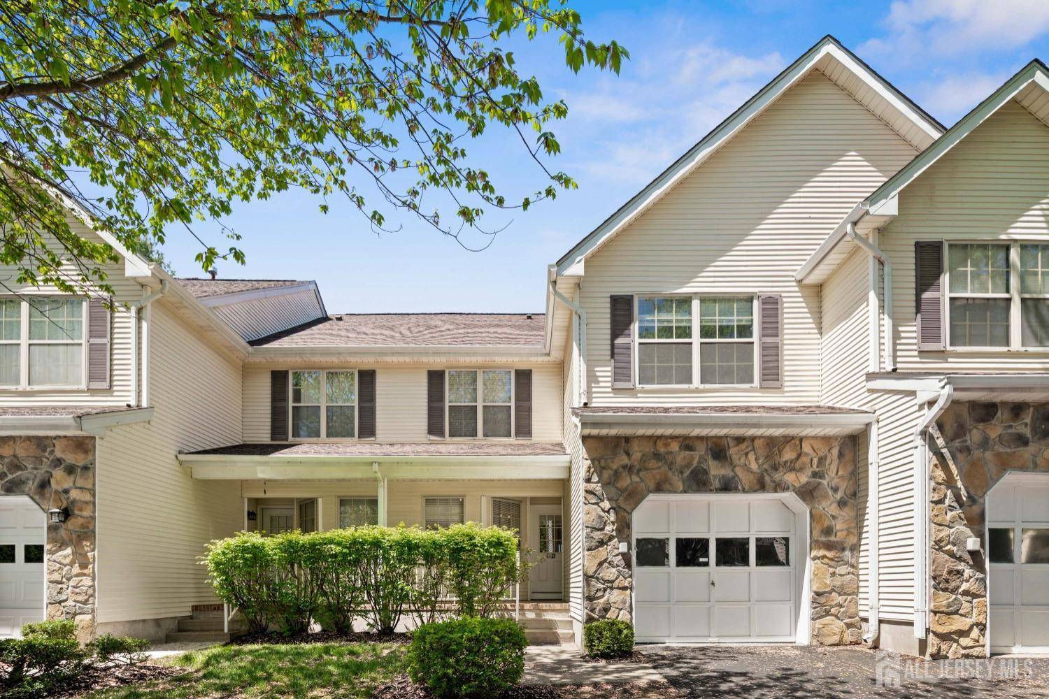North Brunswick, NJ 08902,204 Concord PL