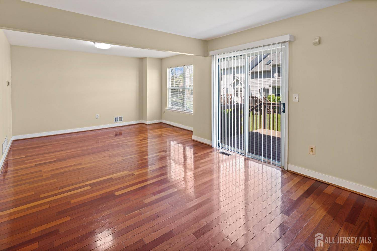North Brunswick, NJ 08902,204 Concord PL