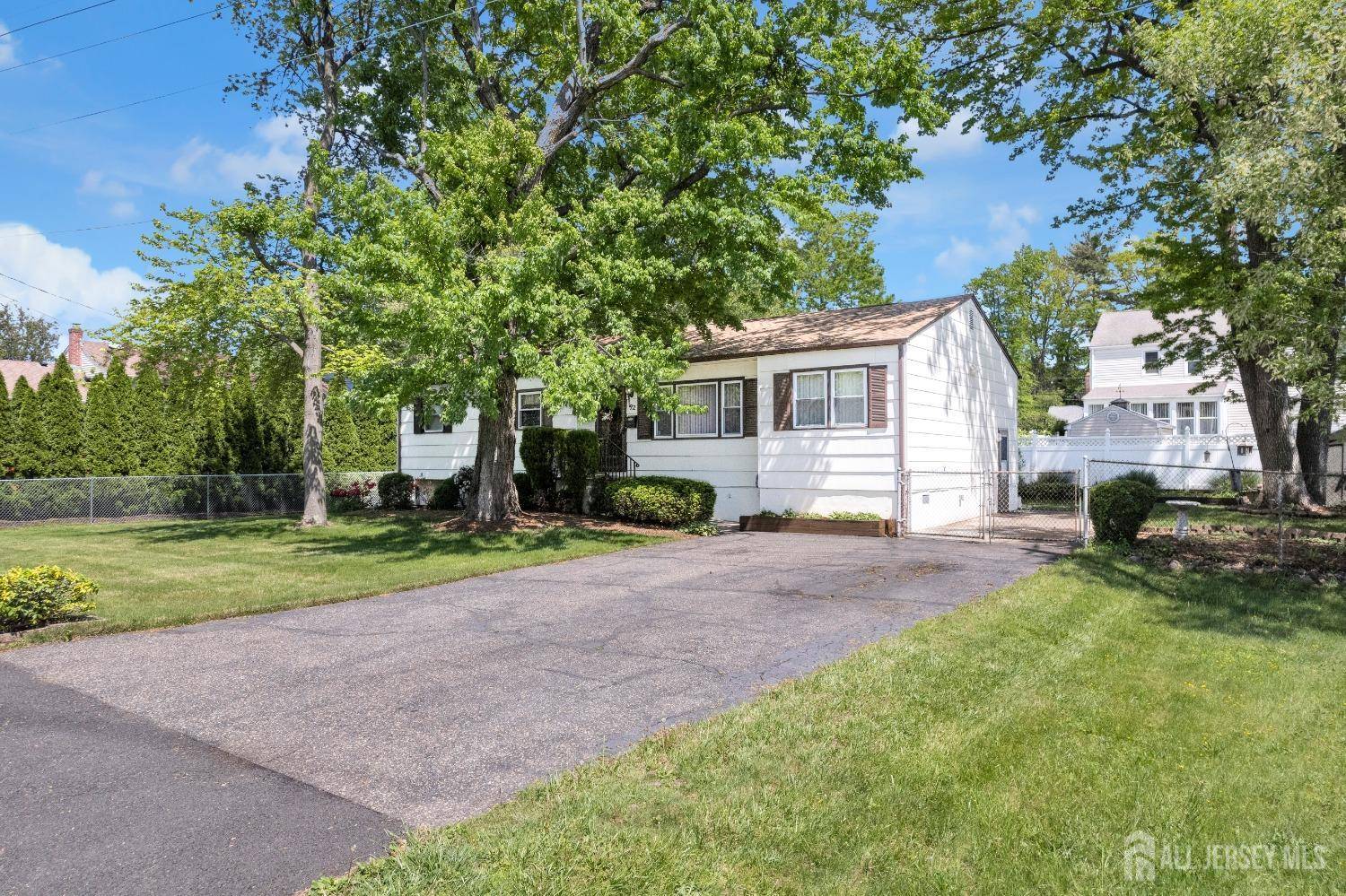 Edison, NJ 08837,92 MAPLEWOOD AVE