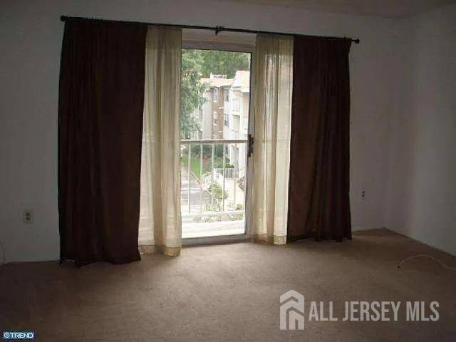 Hamilton, NJ 08619,40 Holly CT