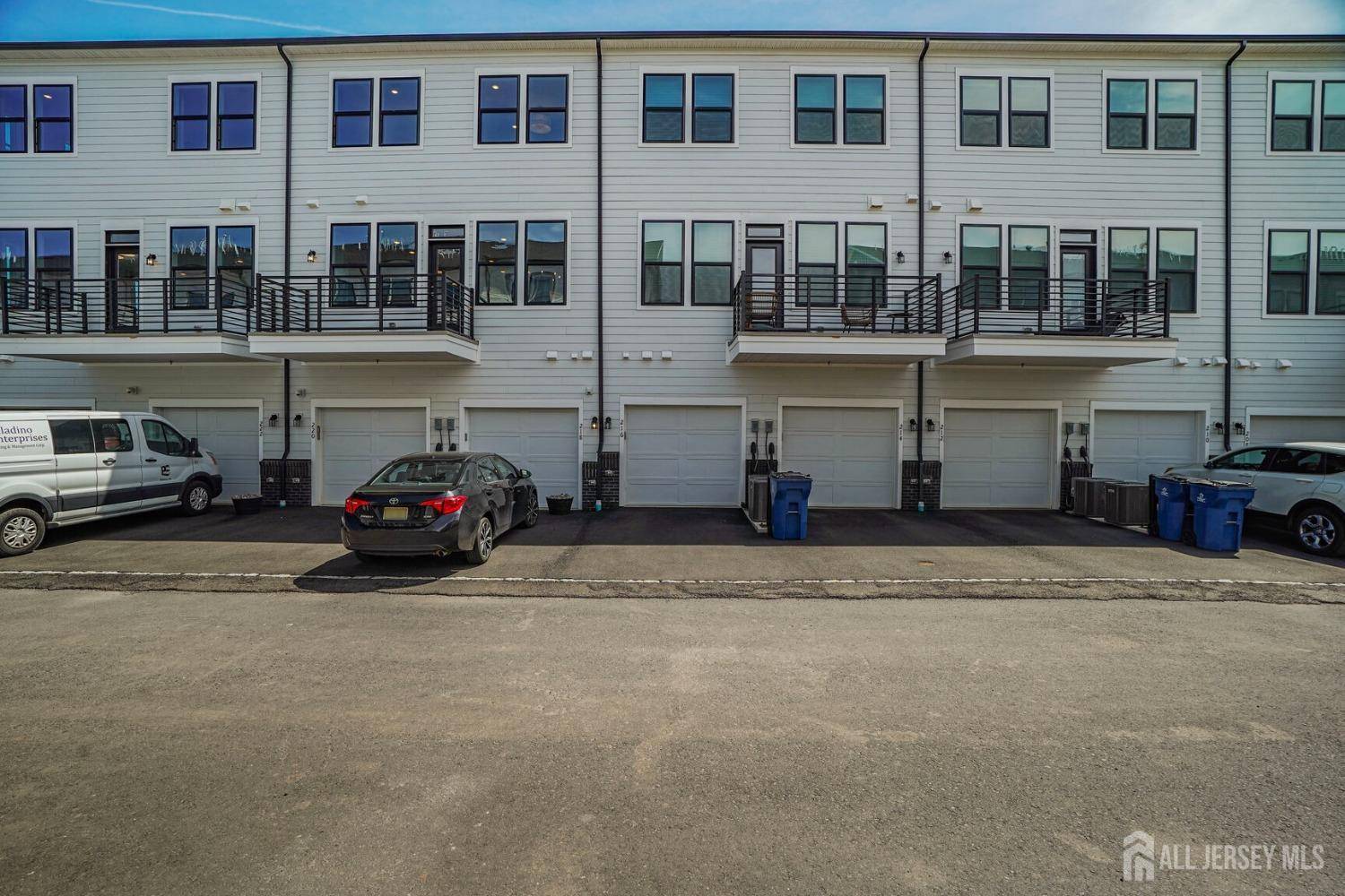 New Brunswick, NJ 08901,216 Lyla LN #216