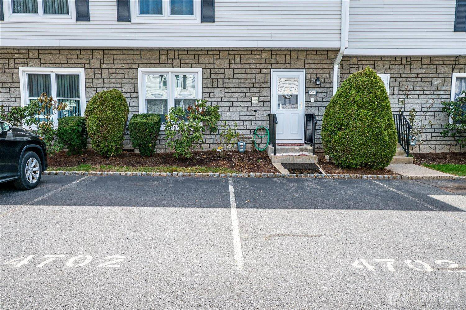 Edison, NJ 08817,4702 Hana RD