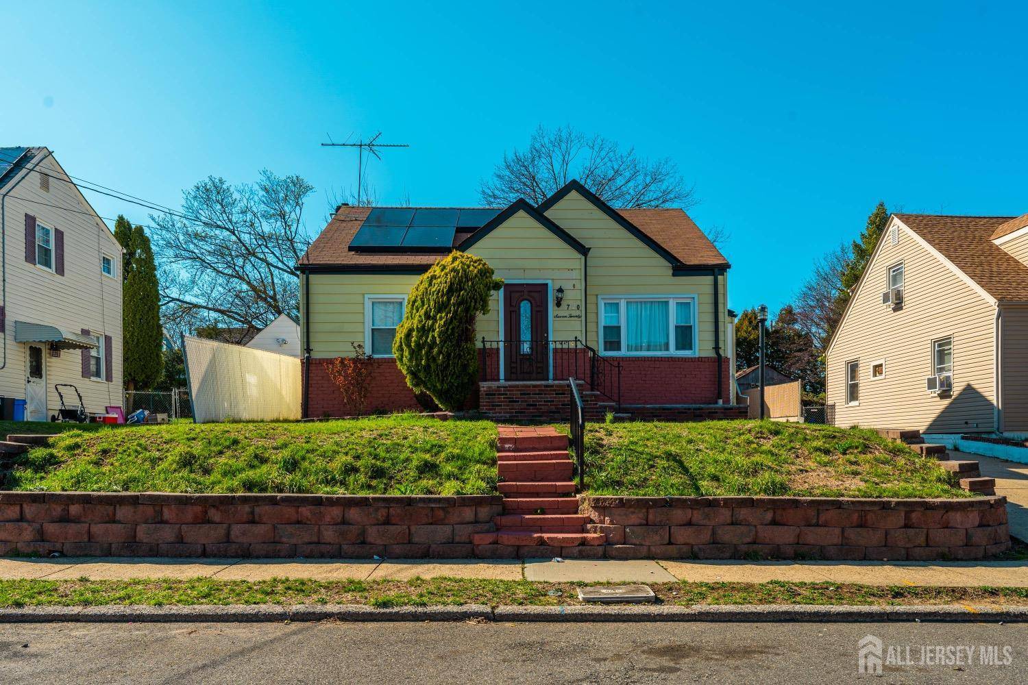 South Amboy, NJ 08879,720 Charles ST