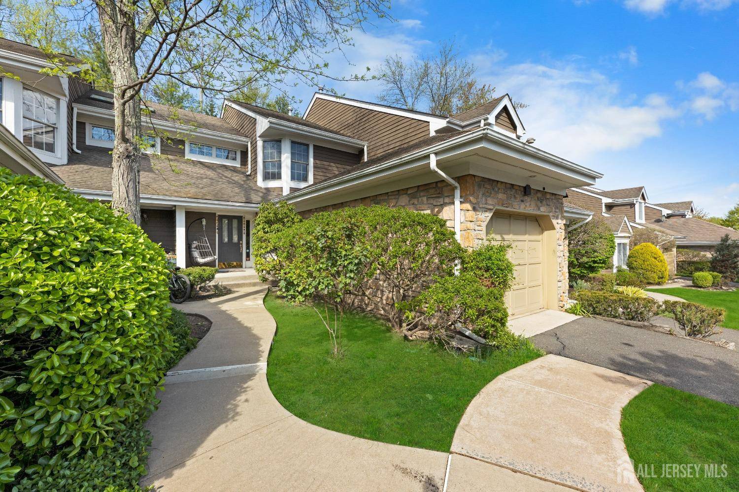 South Brunswick, NJ 08540,21 Briarwood CT