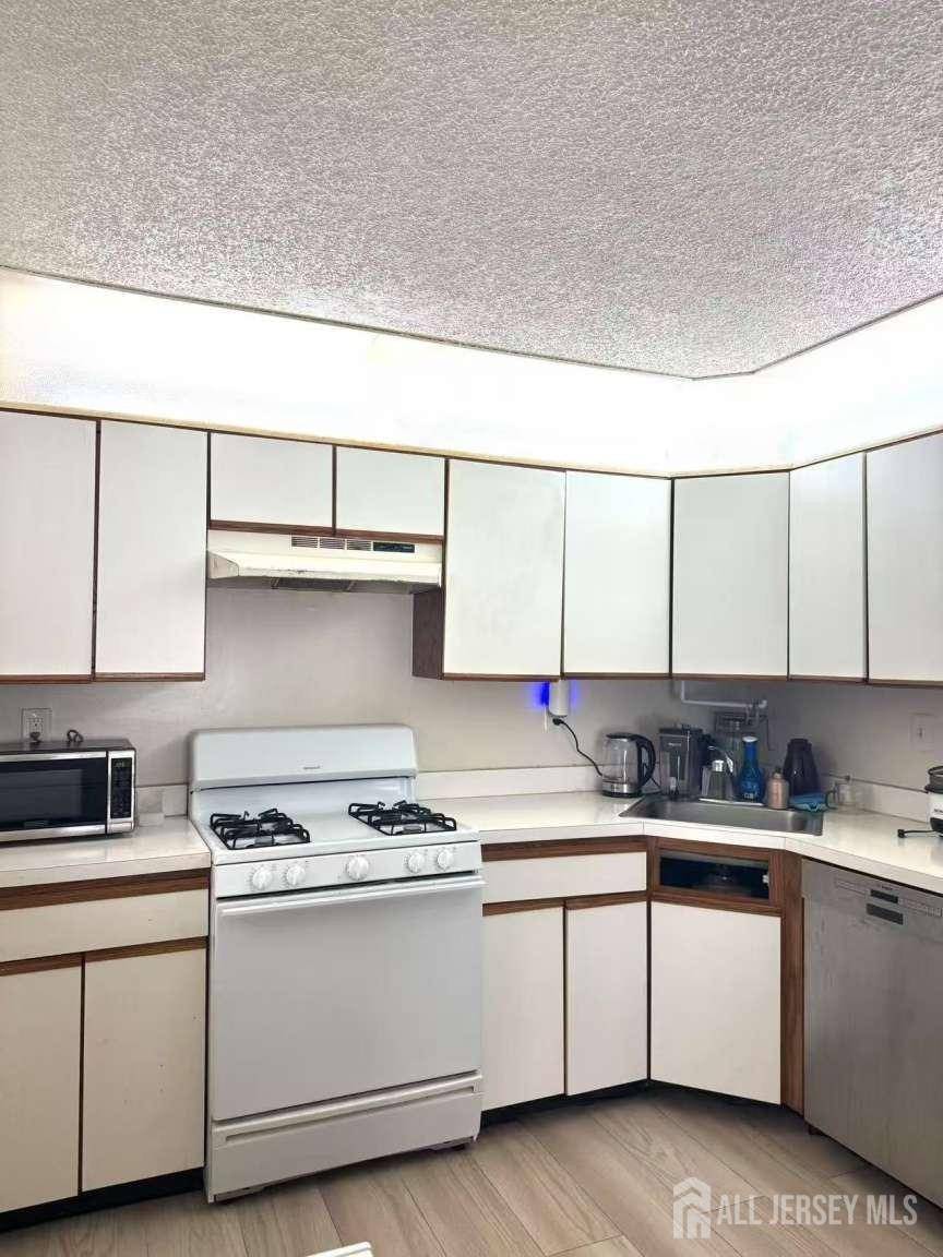 Piscataway, NJ 08854,311 Hampshire CT