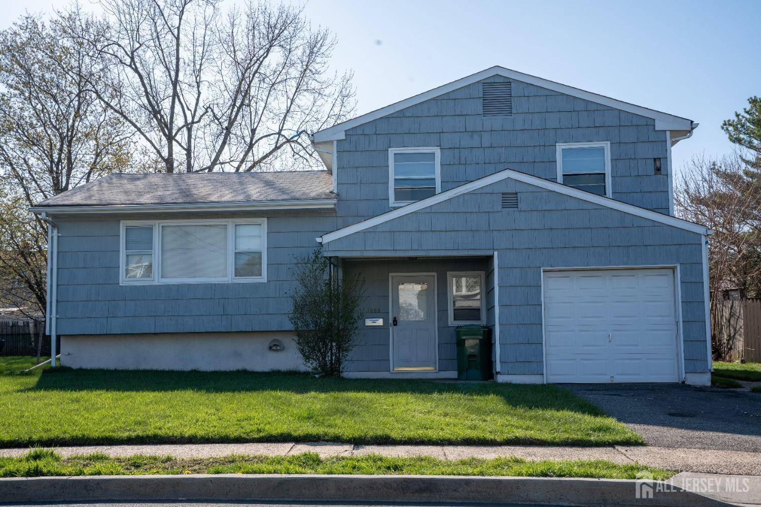 Perth Amboy, NJ 08861,1055 rudyard DR