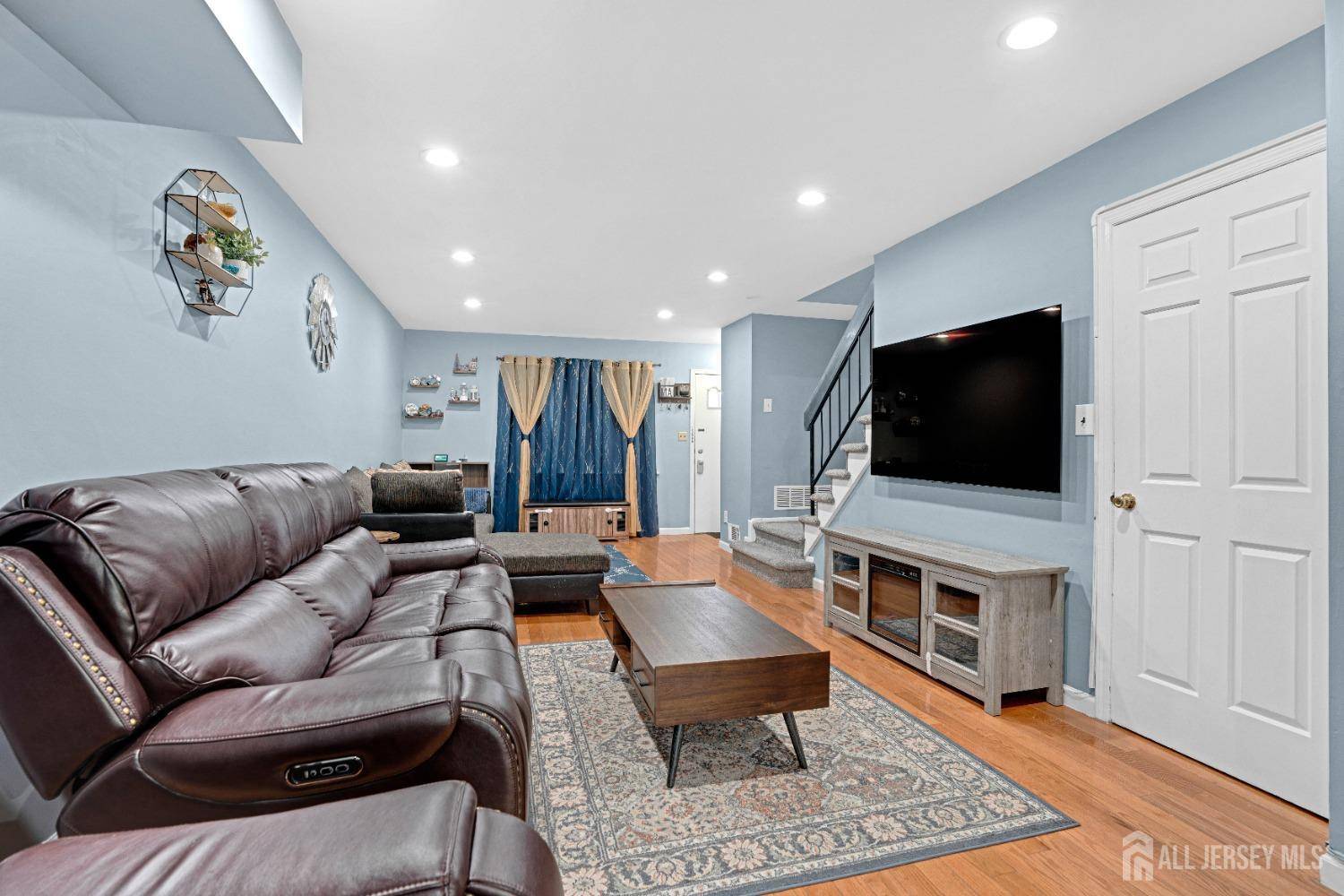 Woodbridge Proper, NJ 07095,706 Sharon Garden CT