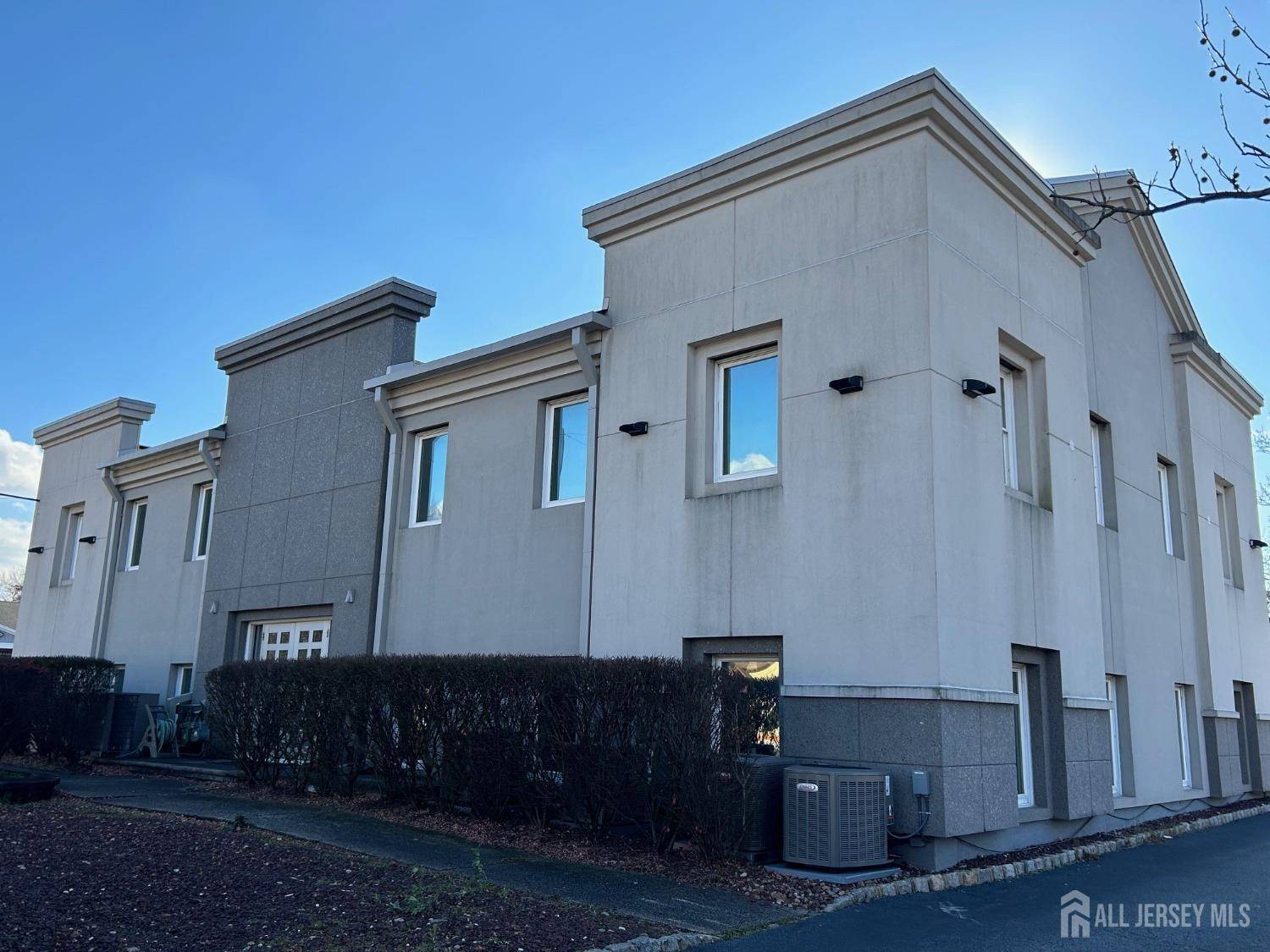 Edison, NJ 08820,1967 Oak Tree RD N
