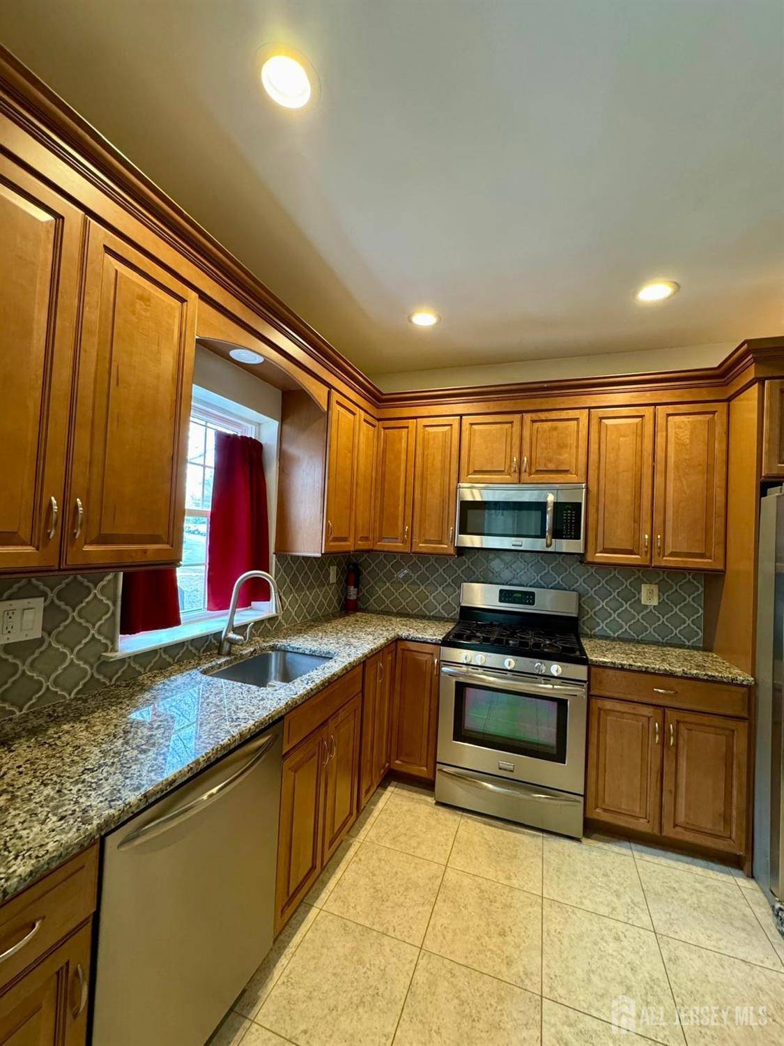 South Brunswick, NJ 08852,7381 Elm CT