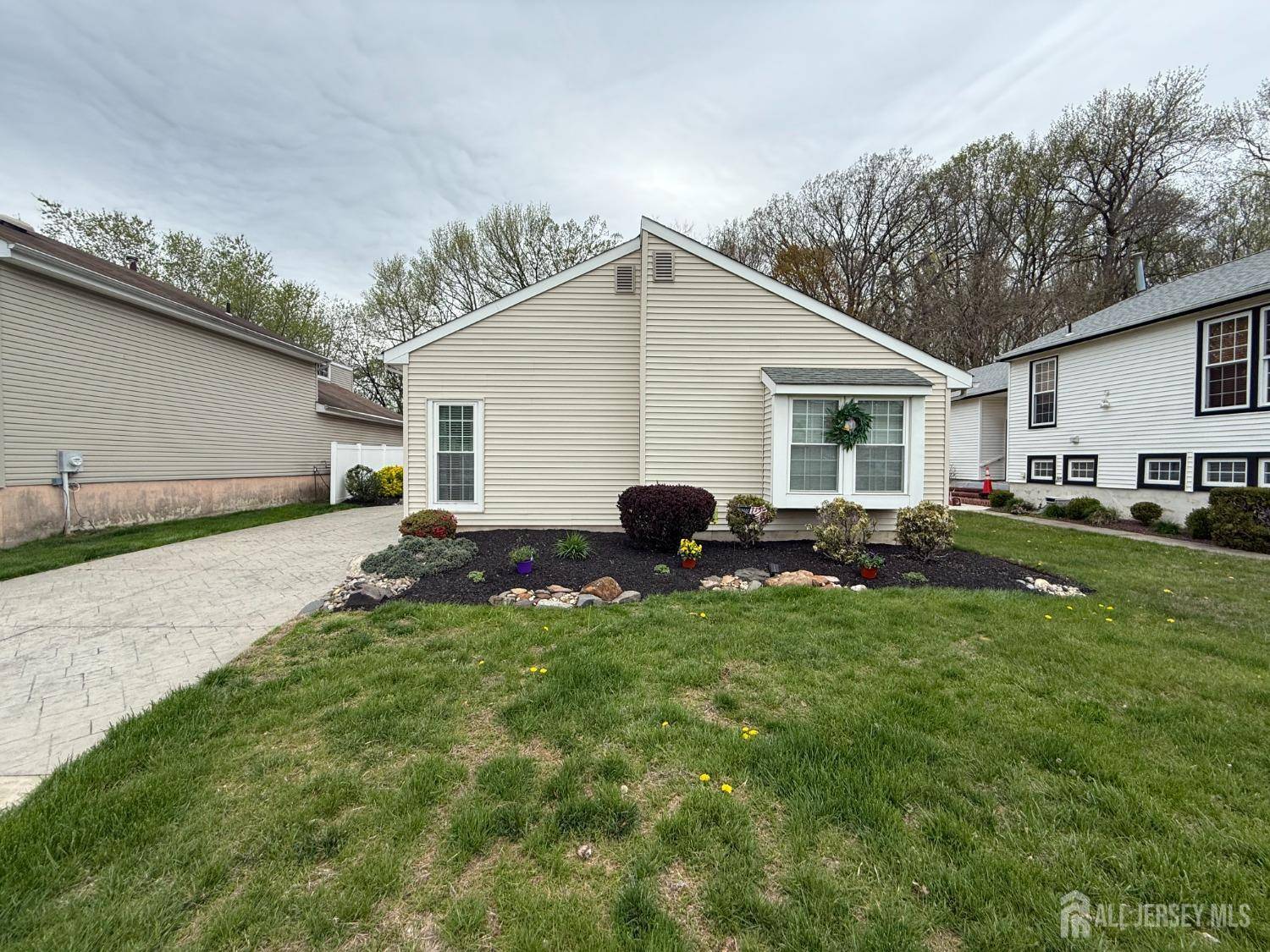 South Brunswick, NJ 08810,38 Woodland WAY