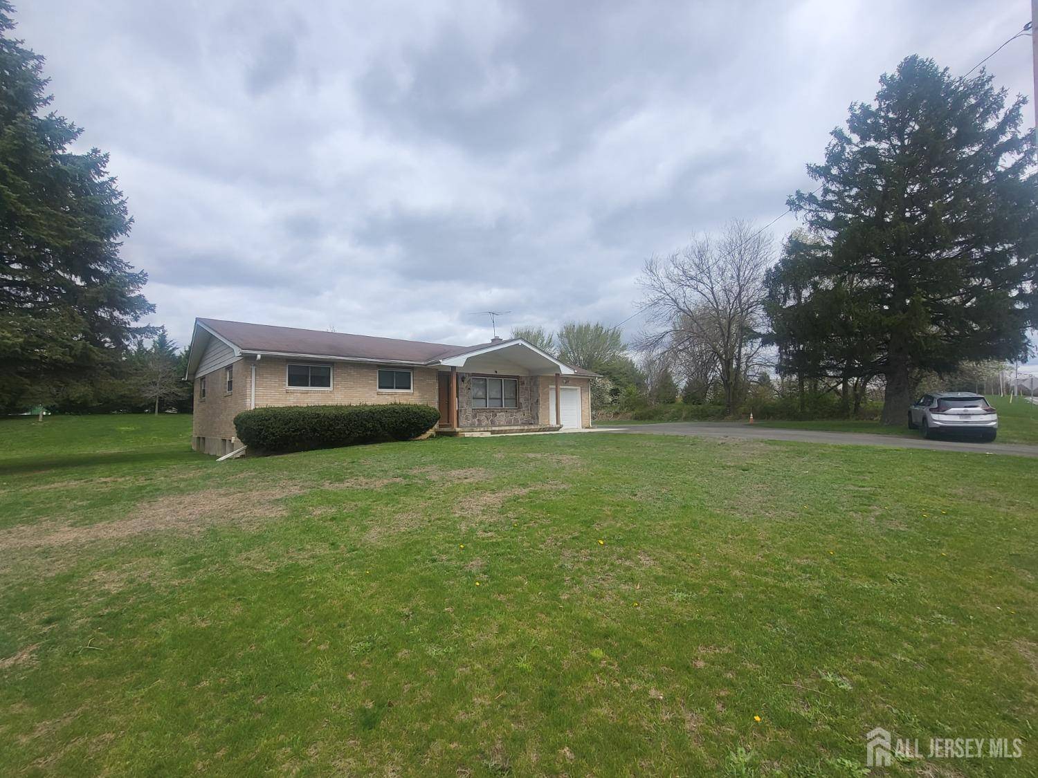 South Brunswick, NJ 08831,835 Cranbury South River RD