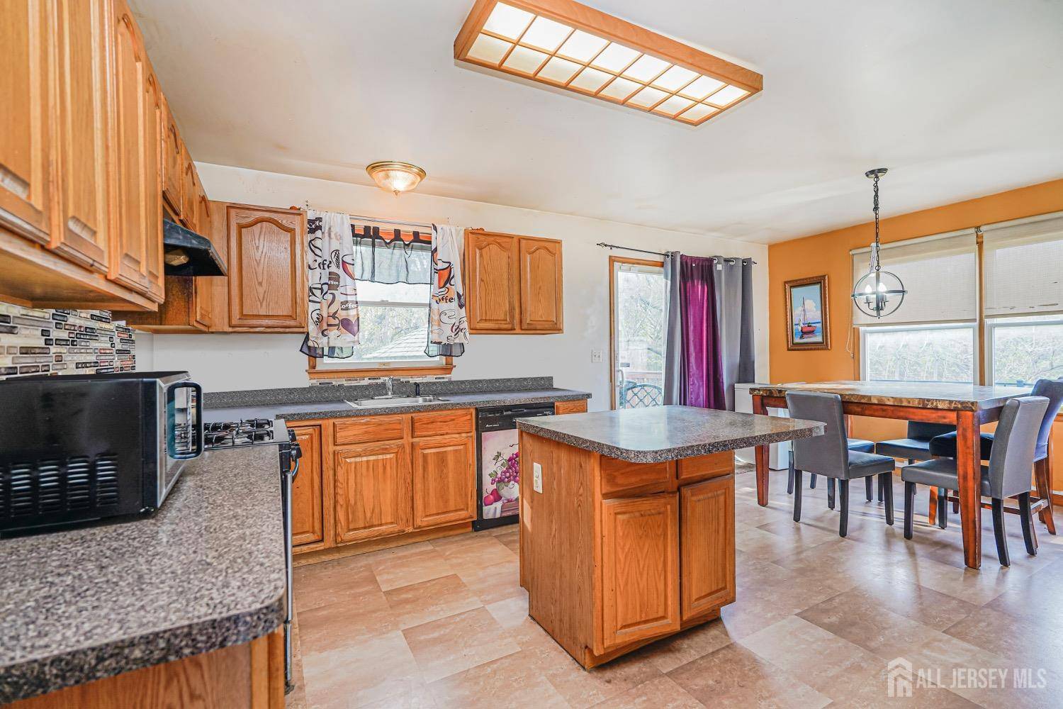 South Amboy, NJ 08879,220 Raritan ST