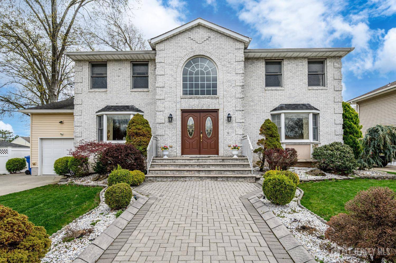 Colonia, NJ 07067,751 S Middlesex AVE S