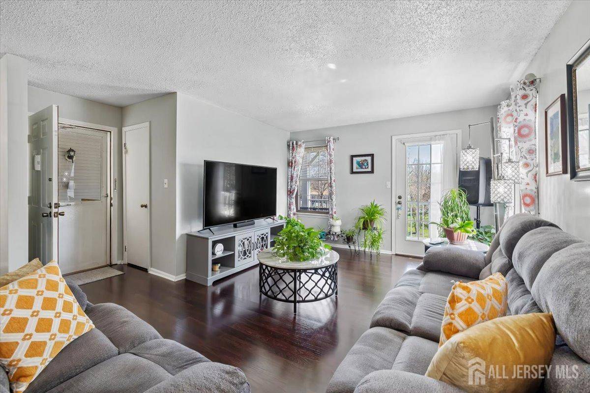 East Brunswick, NJ 08816,135 Hatfield LN