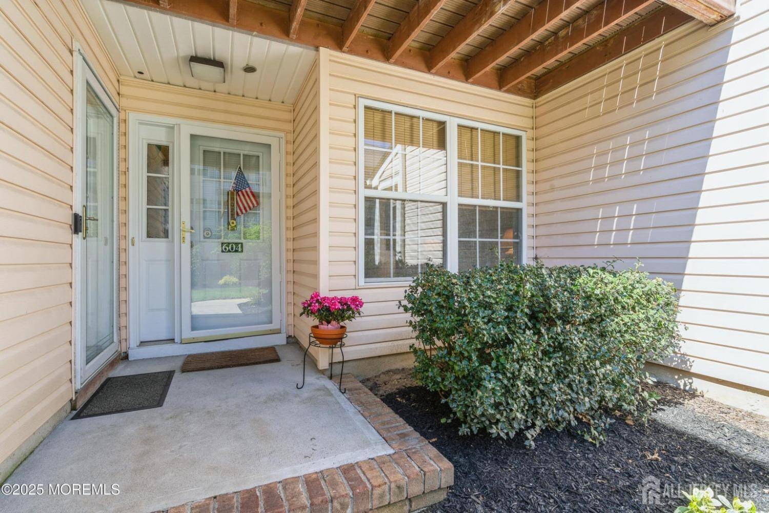 North Brunswick, NJ 08902,604 Hampshire DR