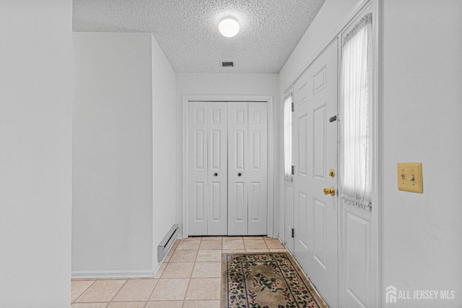 Monroe, NJ 08831,714 Victoria CT #B