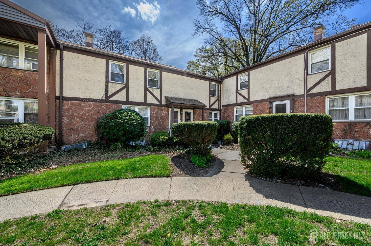 Metuchen, NJ 08840,245 Newman ST