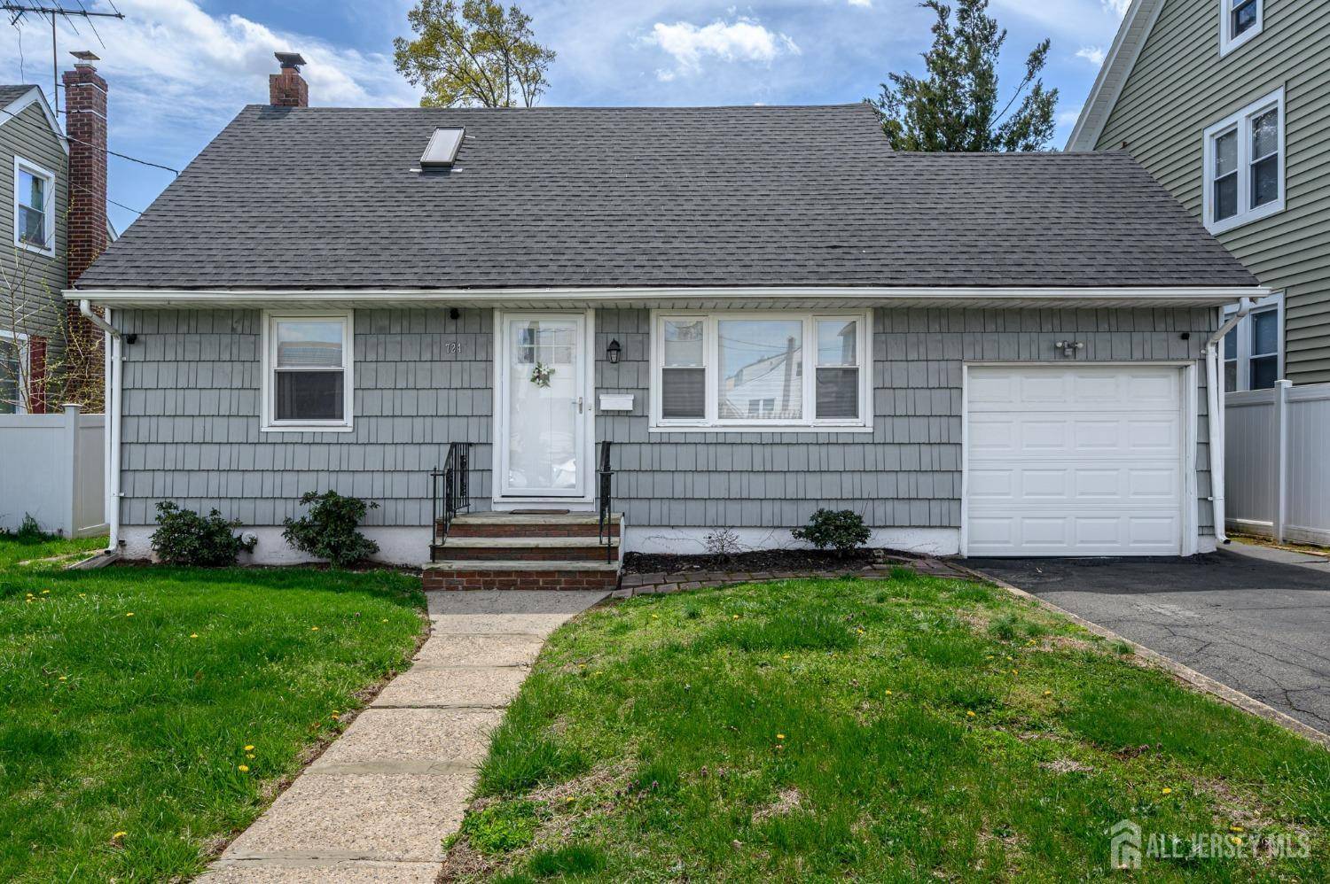 Roselle, NJ 07203,724 E 2nd AVE E