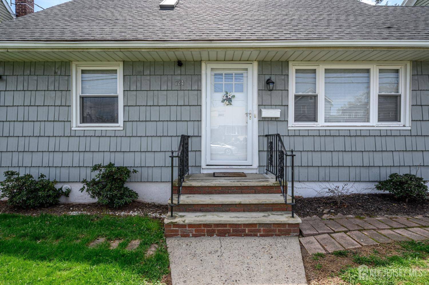 Roselle, NJ 07203,724 E 2nd AVE E