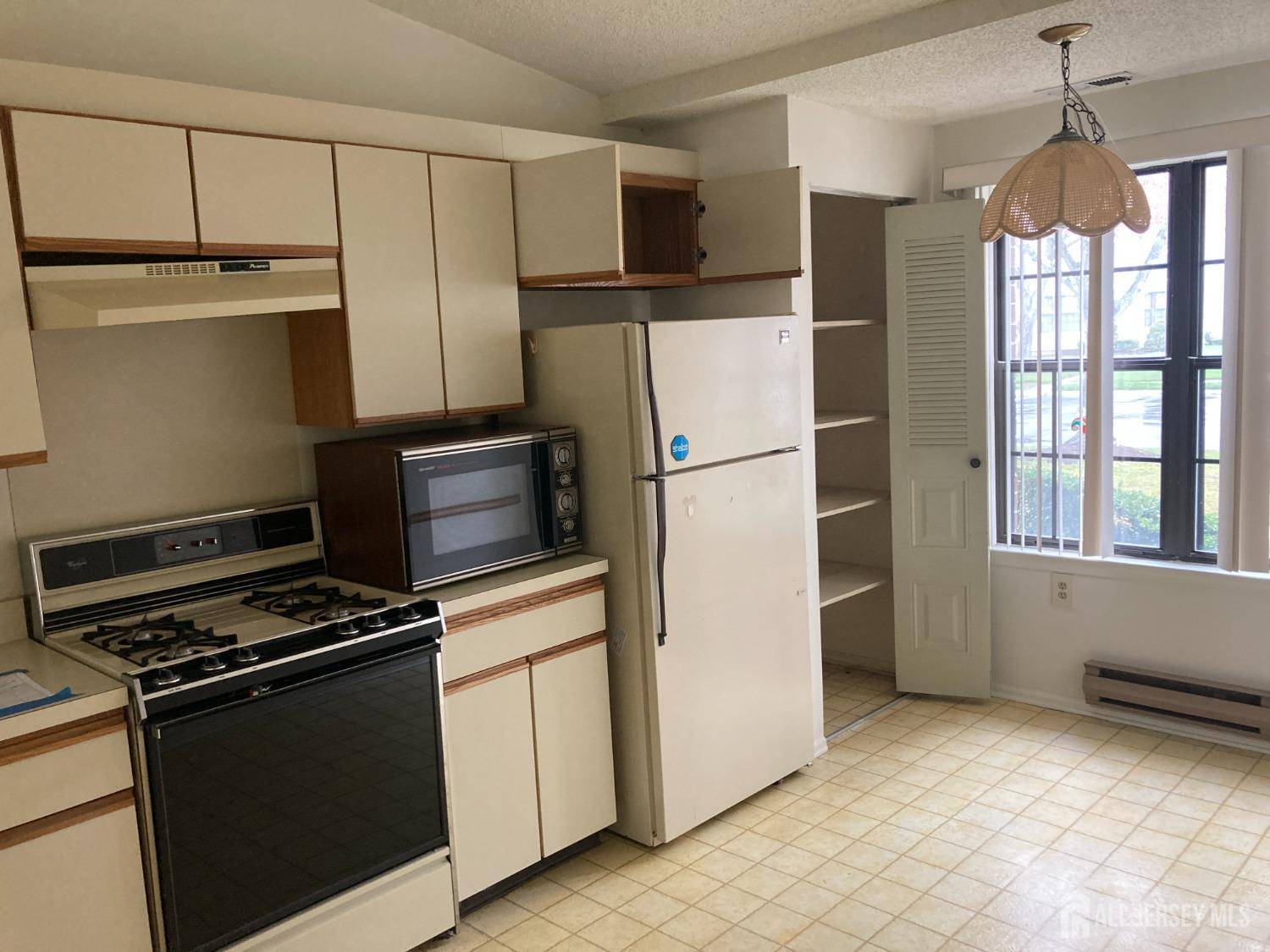 East Brunswick, NJ 08816,191 Wycoff WAY W