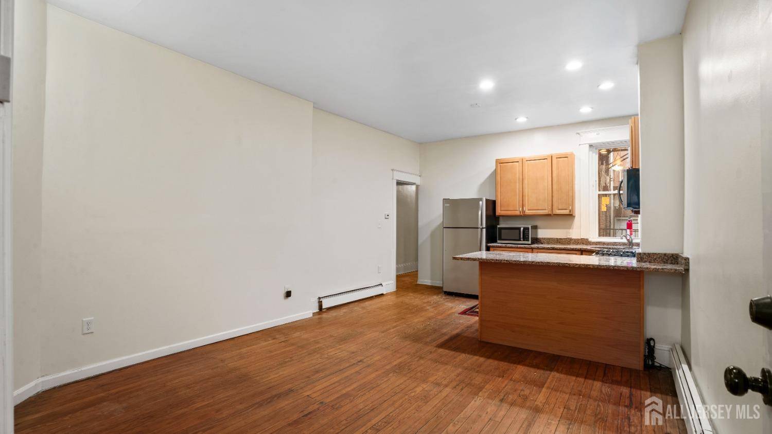 Trenton, NJ 08611,971 S Broad ST S